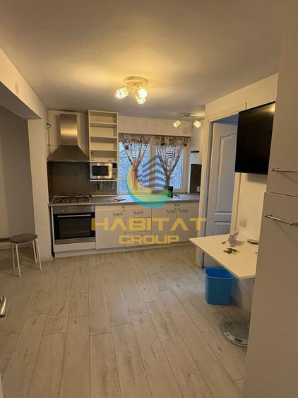 Casă individuală cu 11 camere cu Canalizare în P-ța Reșița