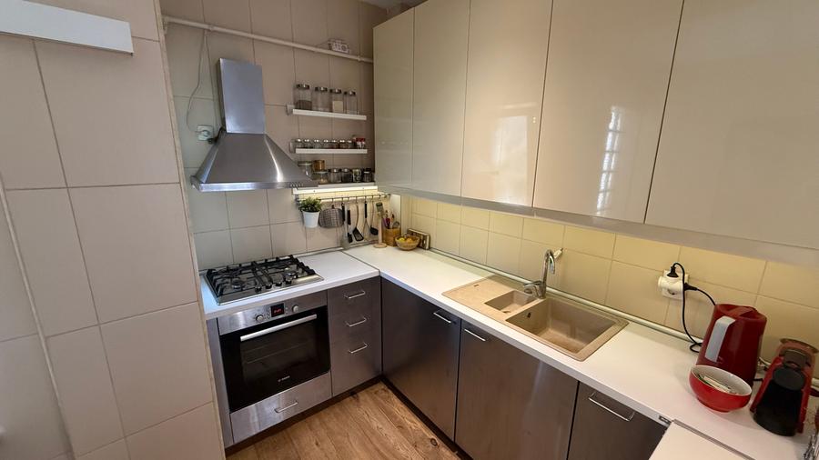 Apartament cu 3 camere semidecomandat în Dacia