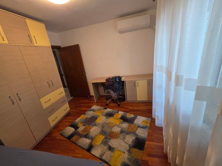 Apartament cu 4 camere decomandat în Fundeni