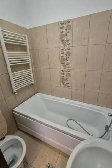 Apartament cu 2 camere semidecomandat în Eroii Revoluției