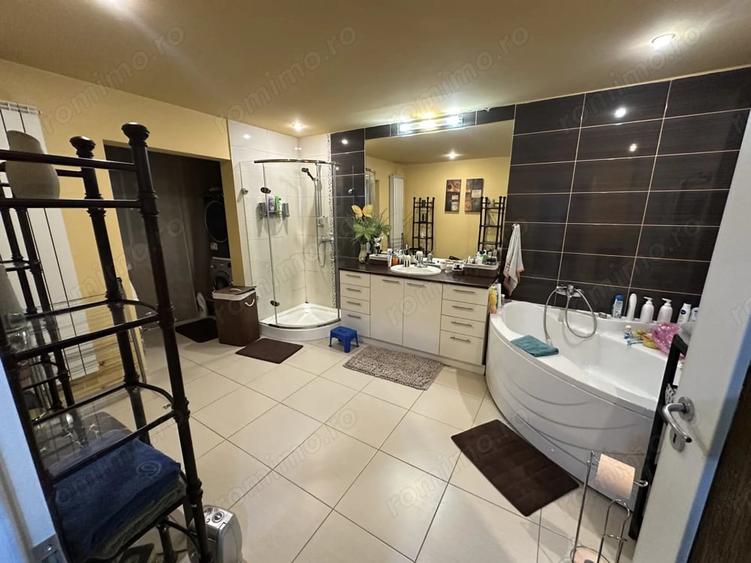 Apartament cu 4 camere decomandat în Govândari
