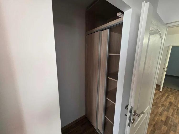 Apartament cu 2 camere semidecomandat, mobilat în Podul de Piatră
