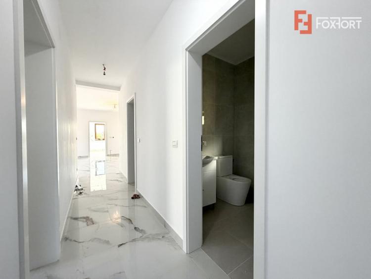 Casă cu 4 camere cu Teren 900 Mp în Sânandrei