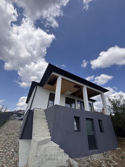 Casă cu 4 camere în Exterior Vest