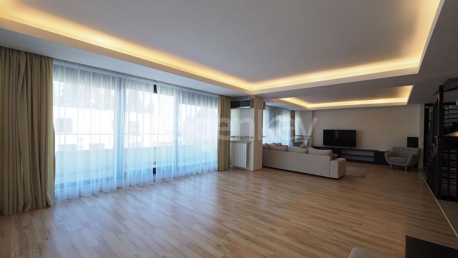 Penthouse cu 5 camere decomandat, mobilat în Aviației