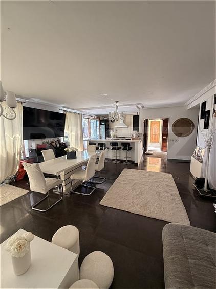 Apartament cu 3 camere semidecomandat, mobilat în Florești
