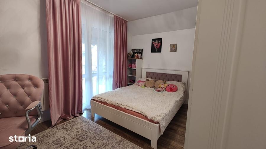 Casă cu 5 camere cu Teren 1375 Mp în Șoimuș