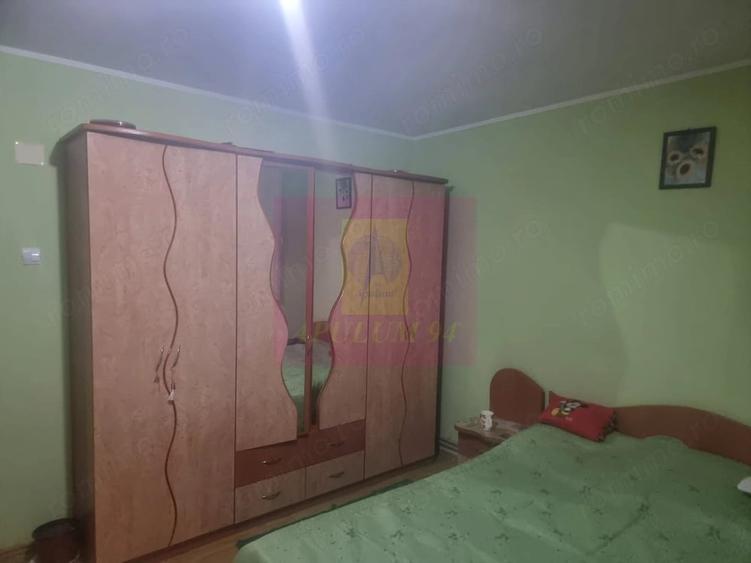 Casă cu 7 camere cu Teren 1500 Mp în Islaz