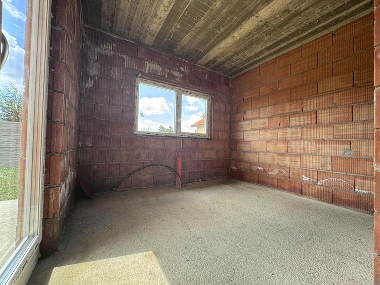 Duplex cu 4 camere cu Canalizare în Moșnița Nouă