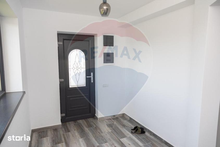 Casă cu 5 camere cu Teren 378 Mp în Sânpetru