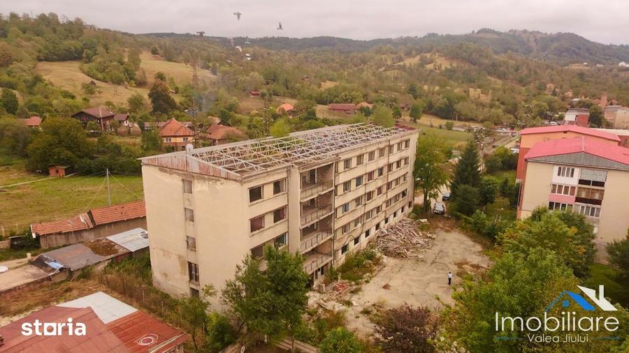 Spațiu comercial, de 3,861 mp, în Petros
