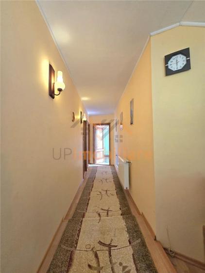 Casă cu 6 camere cu Teren 1761 Mp în Izlaz