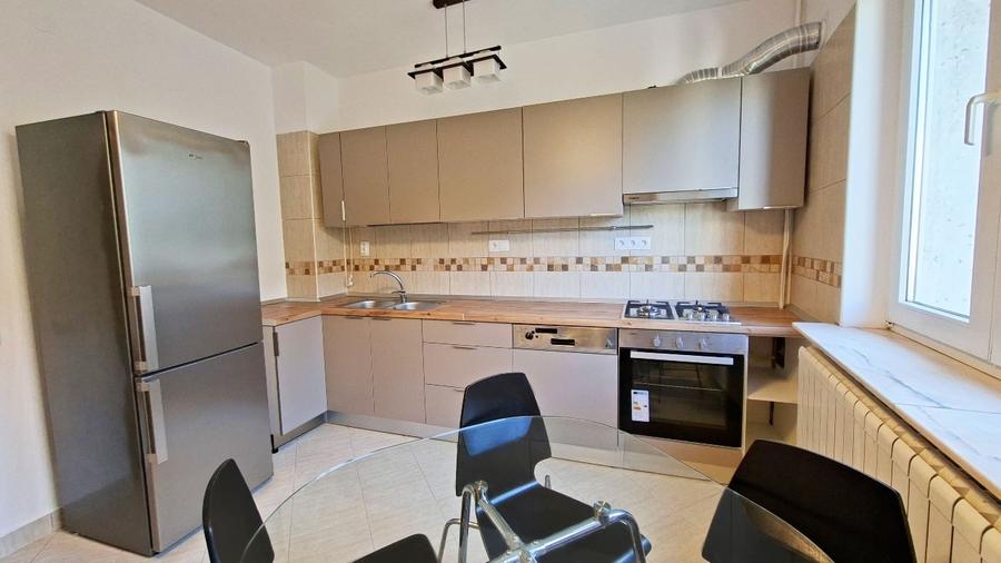 Apartament cu 5 camere decomandat, mobilat în Floreasca