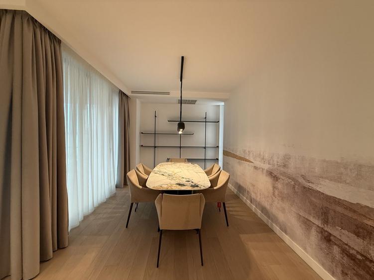 Apartament cu 4 camere decomandat în Arcul de Triumf
