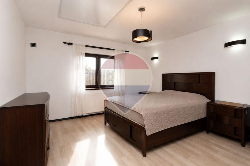 Casă cu 6 camere cu Teren 509 Mp în Vest