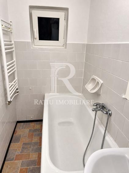 Apartament cu 2 camere semidecomandat, mobilat în Nufărul