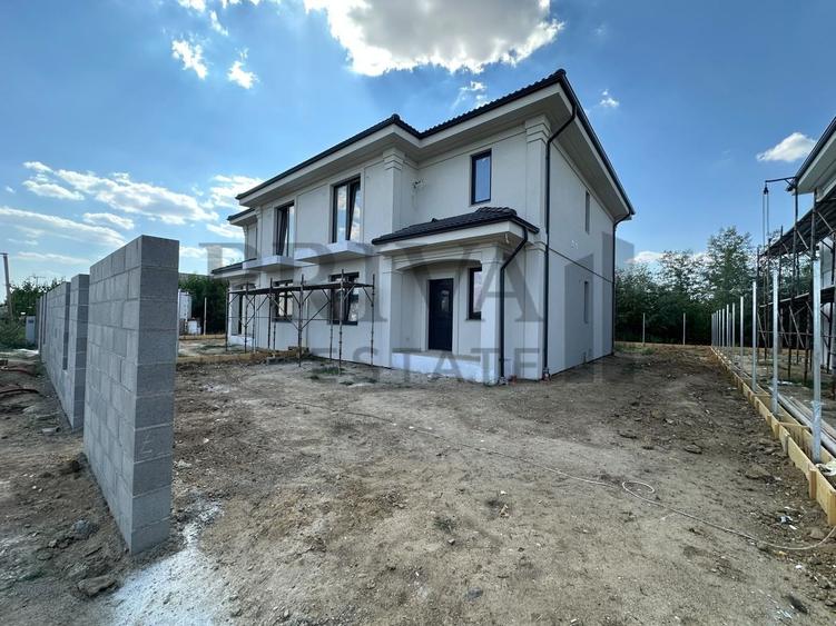 Duplex cu 5 camere cu Canalizare în Moșnița Nouă