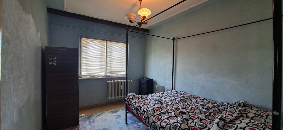 Apartament cu 3 camere decomandat în