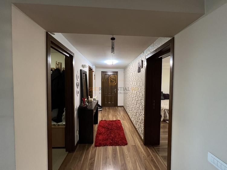 Apartament cu 5 camere semidecomandat, mobilat în Est