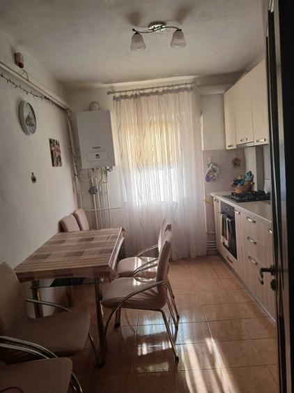 Apartament cu 2 camere decomandat în Rovine