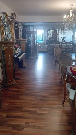 Apartament cu 4 camere decomandat în Central
