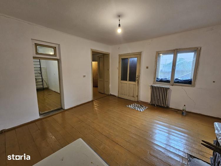 Casă cu 4 camere cu Teren 999 Mp în Crângului