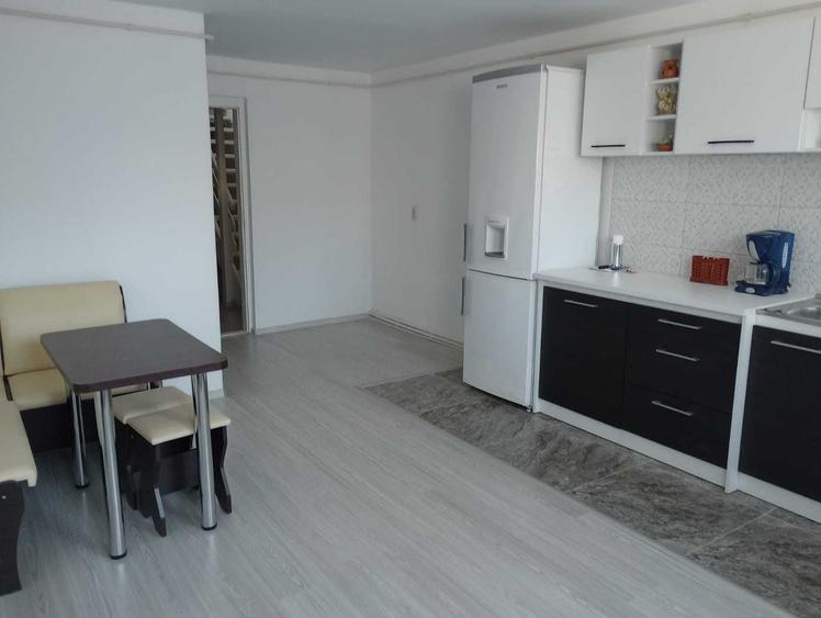 Inchiriez casa 6 camere in cartierul Gara Veche Piatra Neamt - 1