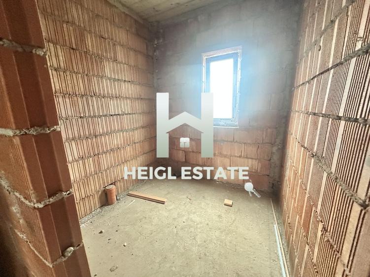 Duplex cu 4 camere cu Canalizare în Urseni