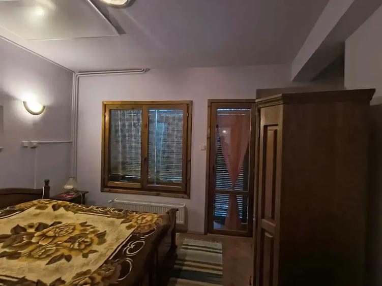Casă individuală cu 7 camere cu Canalizare în Breaza de Sus
