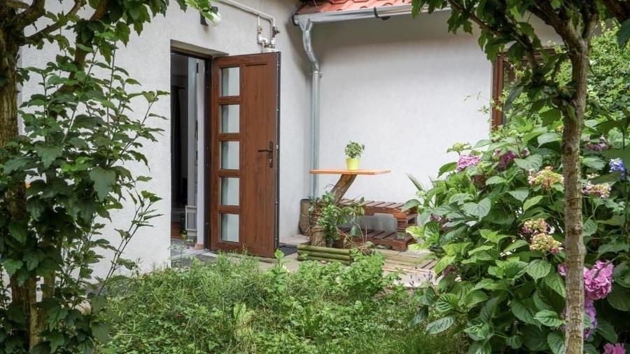 Apartament cu 2 camere semidecomandat, mobilat în Central