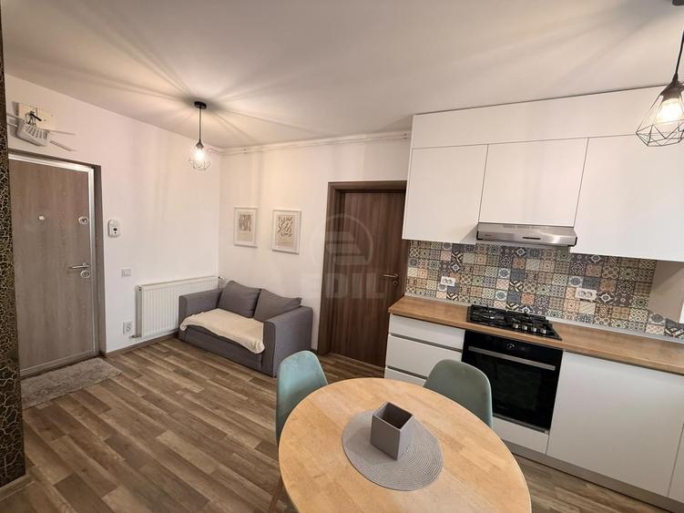 Apartament cu 2 camere semidecomandat în Florești