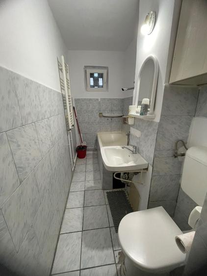 Apartament cu 2 camere semidecomandat, mobilat în Central