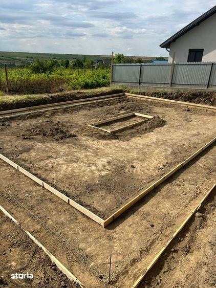Casă cu 4 camere cu Teren 175 Mp în Odaia Manolache