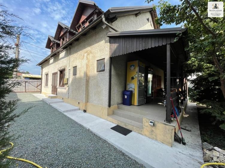 Casă individuală cu 9 camere cu Canalizare în Central