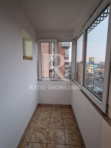 Apartament cu 4 camere decomandat, mobilat în Decebal