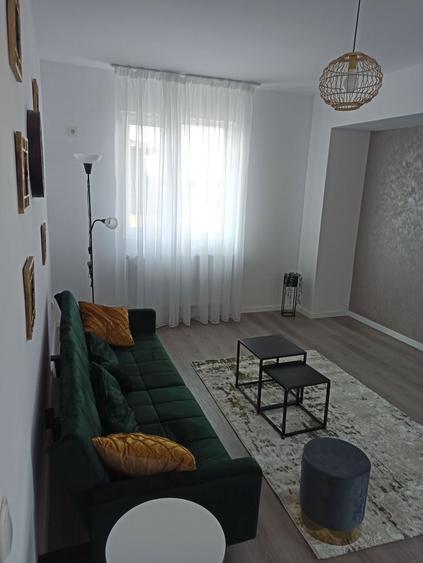 Apartament cu 3 camere decomandat, mobilat în Nord-Vest
