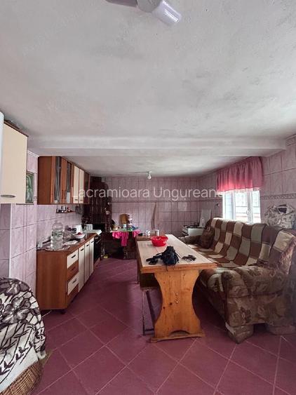 Vand casa comuna Pucheni Dimbovita 5 camere 2 bai, apa re?ea, fose, zona lini?tit, munte, de