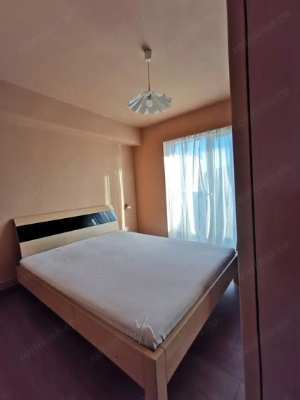 Apartament cu 3 camere decomandat în Micro IV