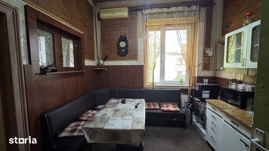 Apartament cu 4 camere semidecomandat în Elisabetin