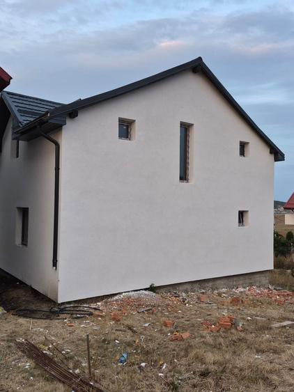Casă individuală cu 4 camere cu Teren 360 Mp în Câmpenești