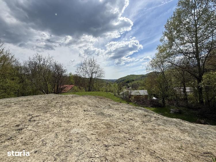 Teren de 2440 mp, în Central