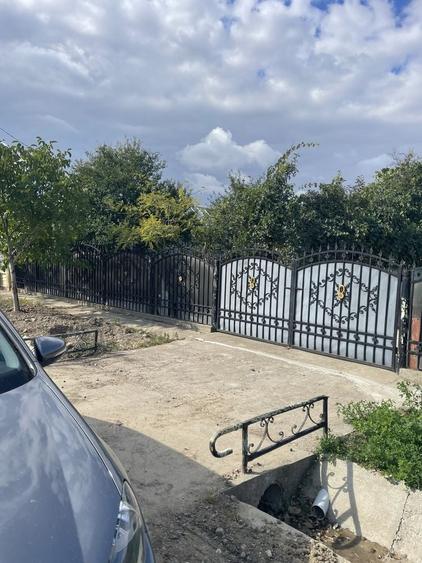 Casă cu 4 camere cu Teren 2820 Mp în Central