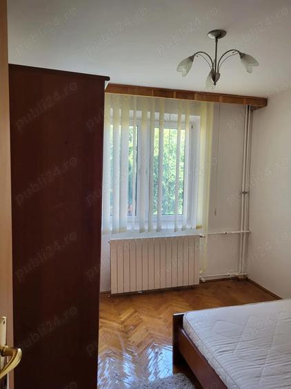 Apartament cu 4 camere semidecomandat în Apărătorii Patriei