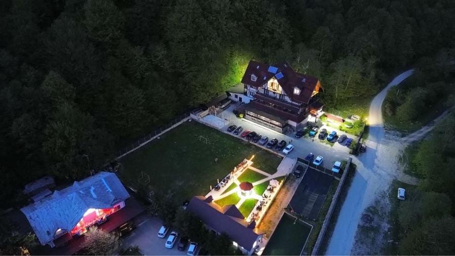 Cabana turistica inregistrata la ministerul turismului de vanzare - 1
