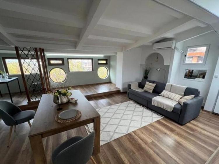 Apartament cu 4 camere, mobilat în Băneasa