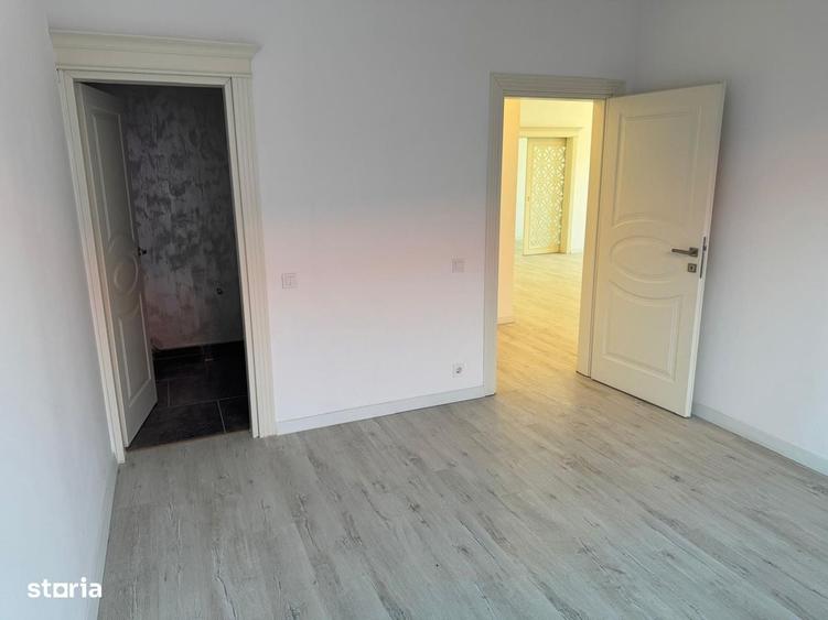 Apartament cu 4 camere decomandat în Central