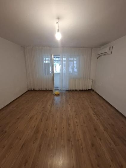 Apartament cu 2 camere semidecomandat, mobilat în Rovine