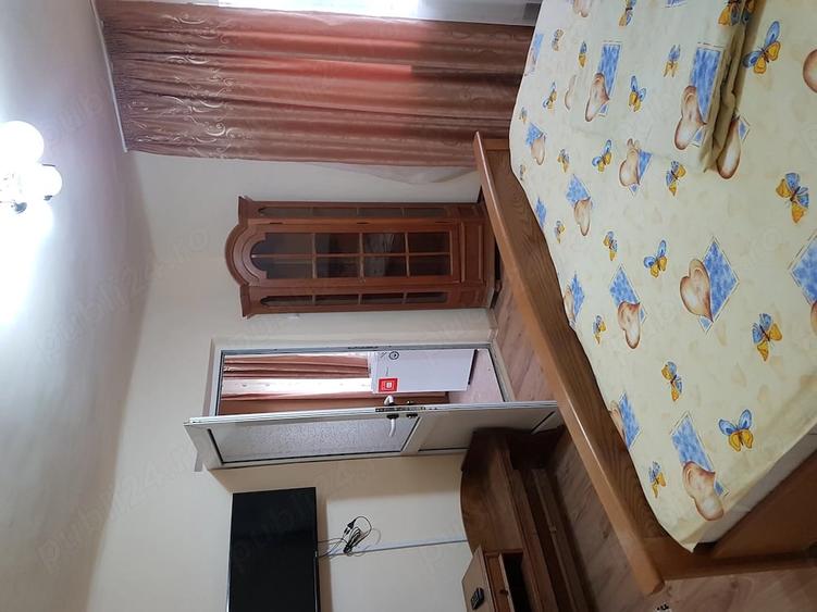 Casă cu 15 camere cu Teren 6500 Mp în Sutești
