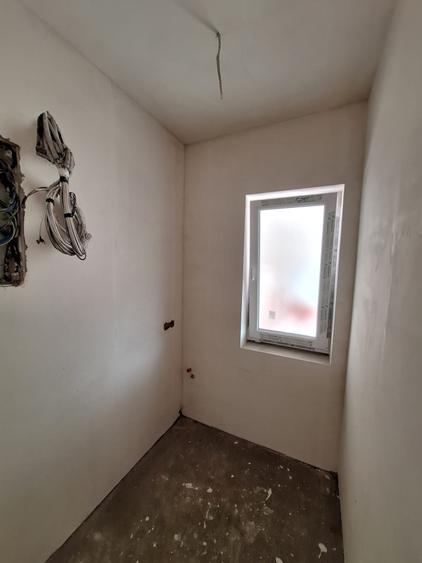 Duplex cu 5 camere cu Canalizare în Dumbrăvița