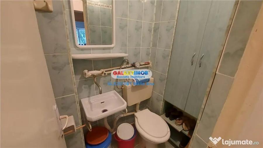 Apartament cu 3 camere semidecomandat în Central